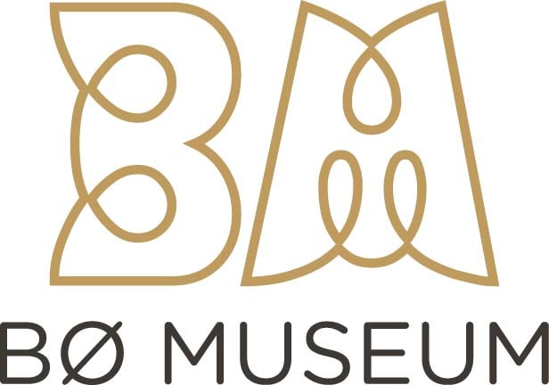 Logo for Bø Museum med stilisert tekst og moderne design, symboliserer kultur og historie i Bø.