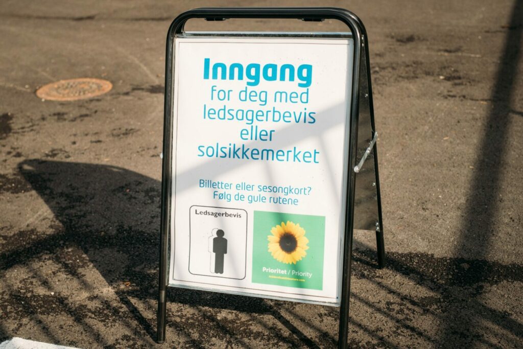 Skilt ved inngangen, informasjon om solsikkemerket